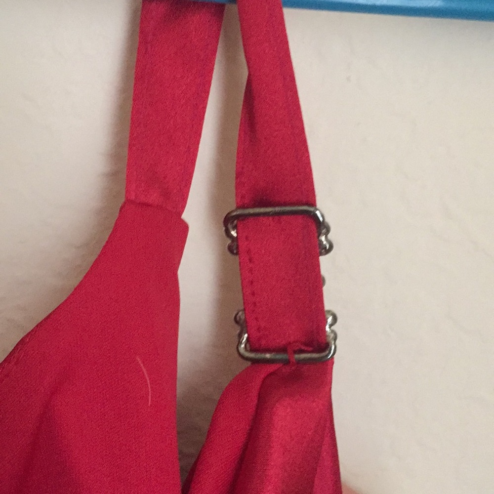 Red blouse - Picture 4 of 7